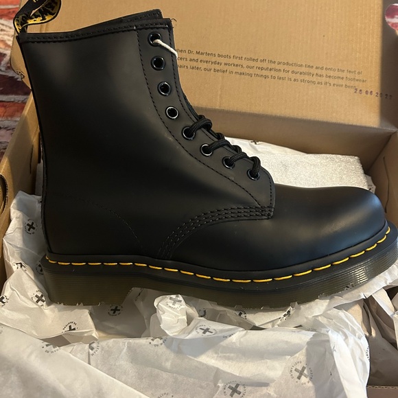 Dr. Martens Classic 1460 Women’s Smooth Leather Lace Up Boots Size 7 - Picture 8 of 8